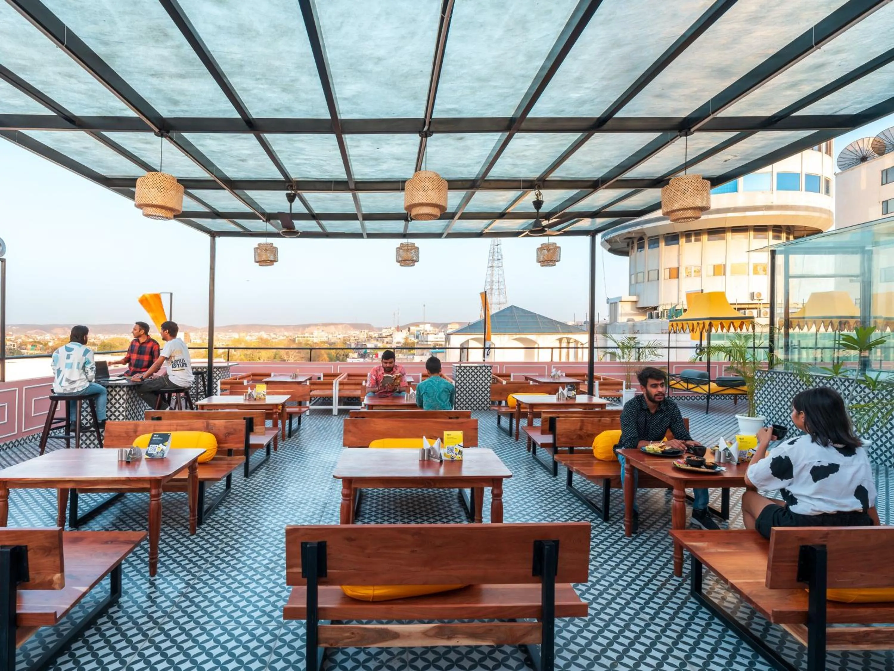 Restaurant/places to eat in The Hosteller Jaipur, MI Road