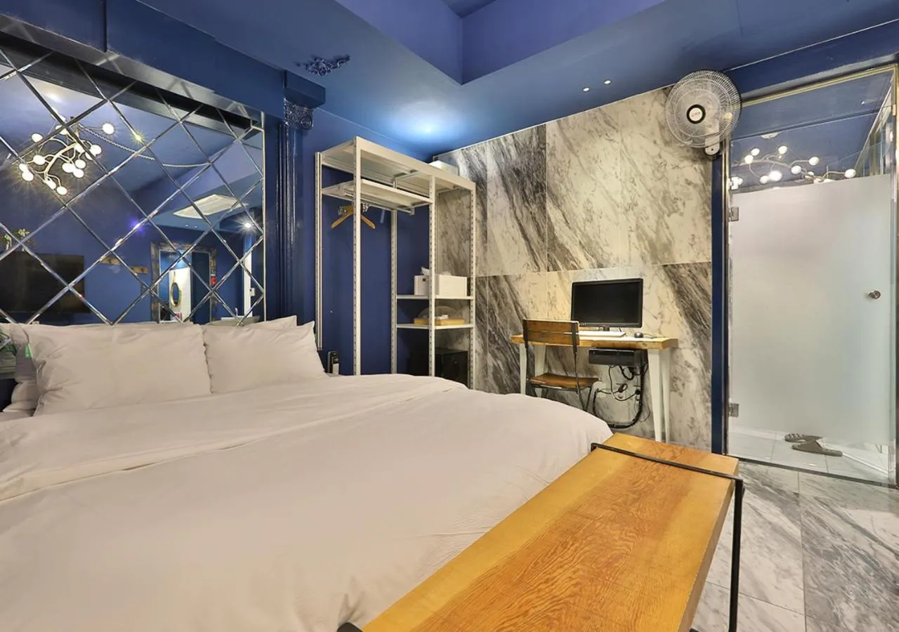 Bed in February Hotel Gimhae