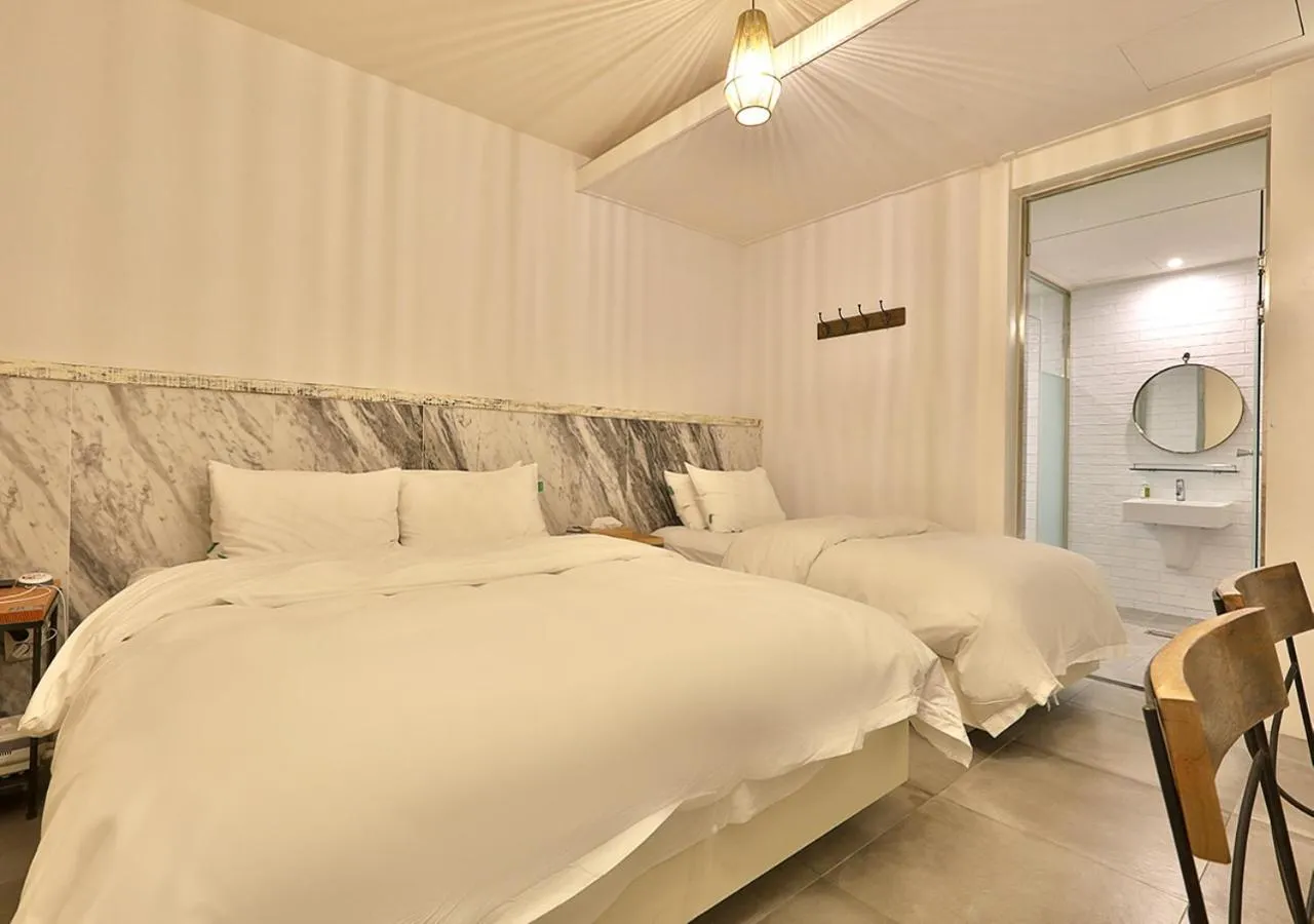 Bed in February Hotel Gimhae