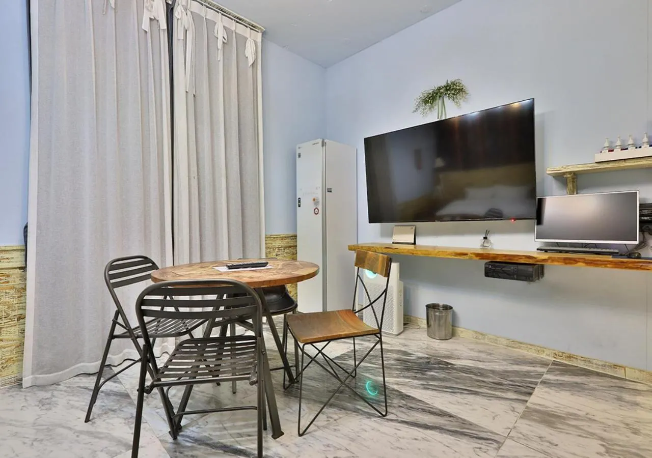 February Hotel Gimhae