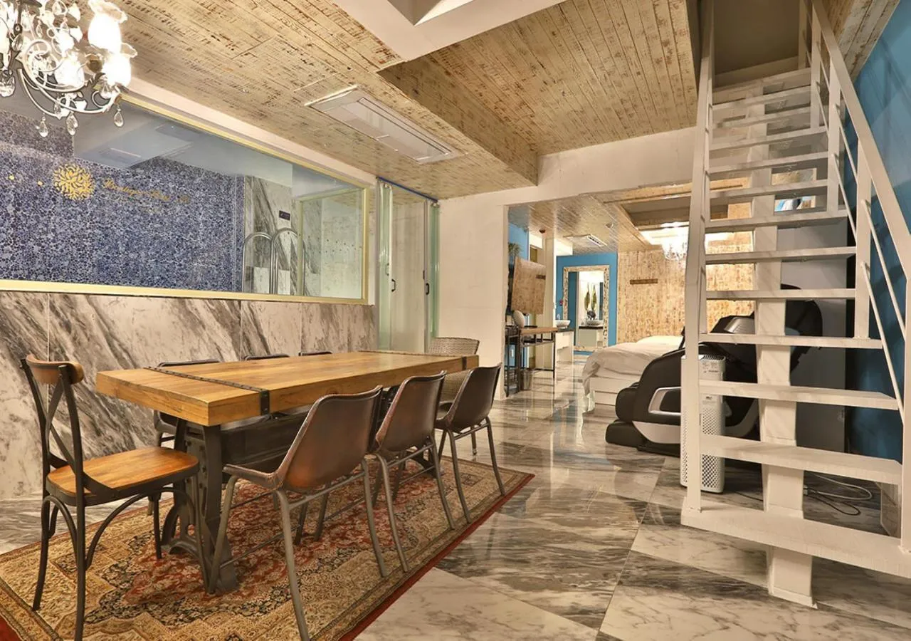 February Hotel Gimhae