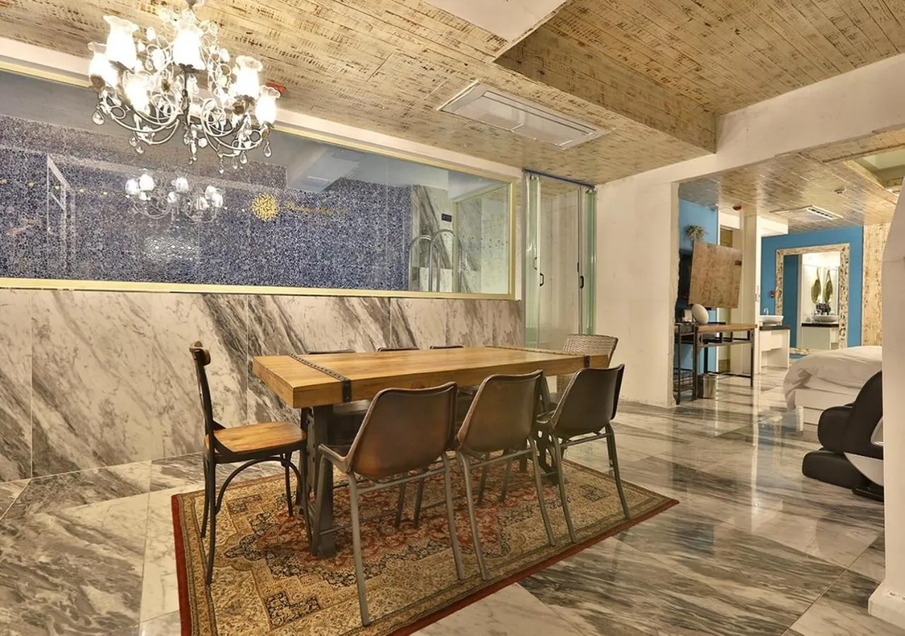 February Hotel Gimhae