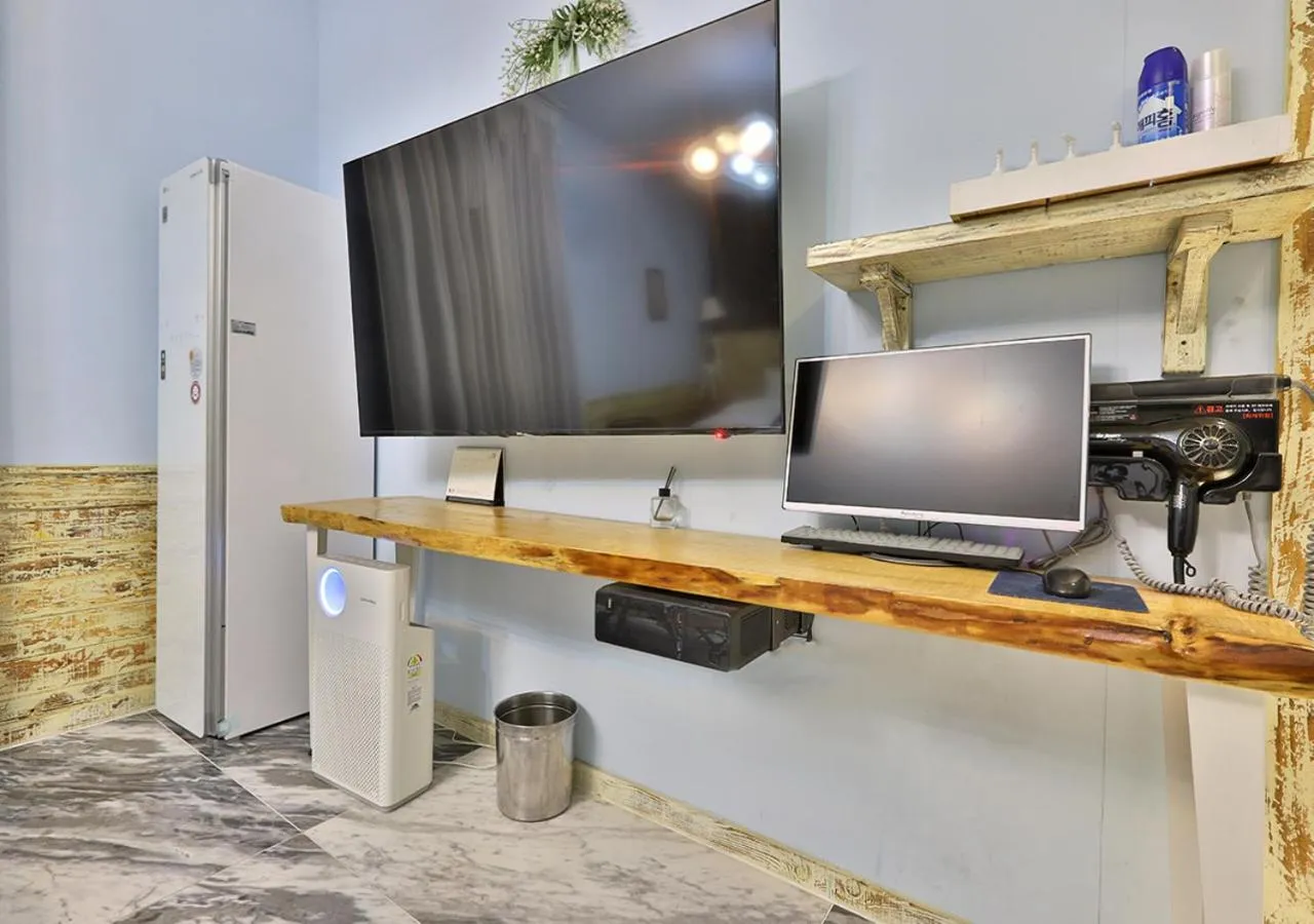 February Hotel Gimhae