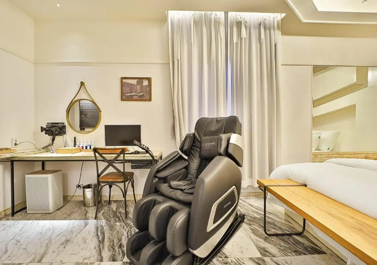 Bed in February Hotel Gimhae