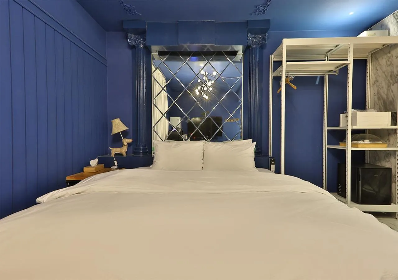 Bed in February Hotel Gimhae