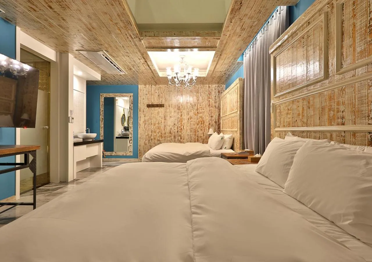 Bed in February Hotel Gimhae