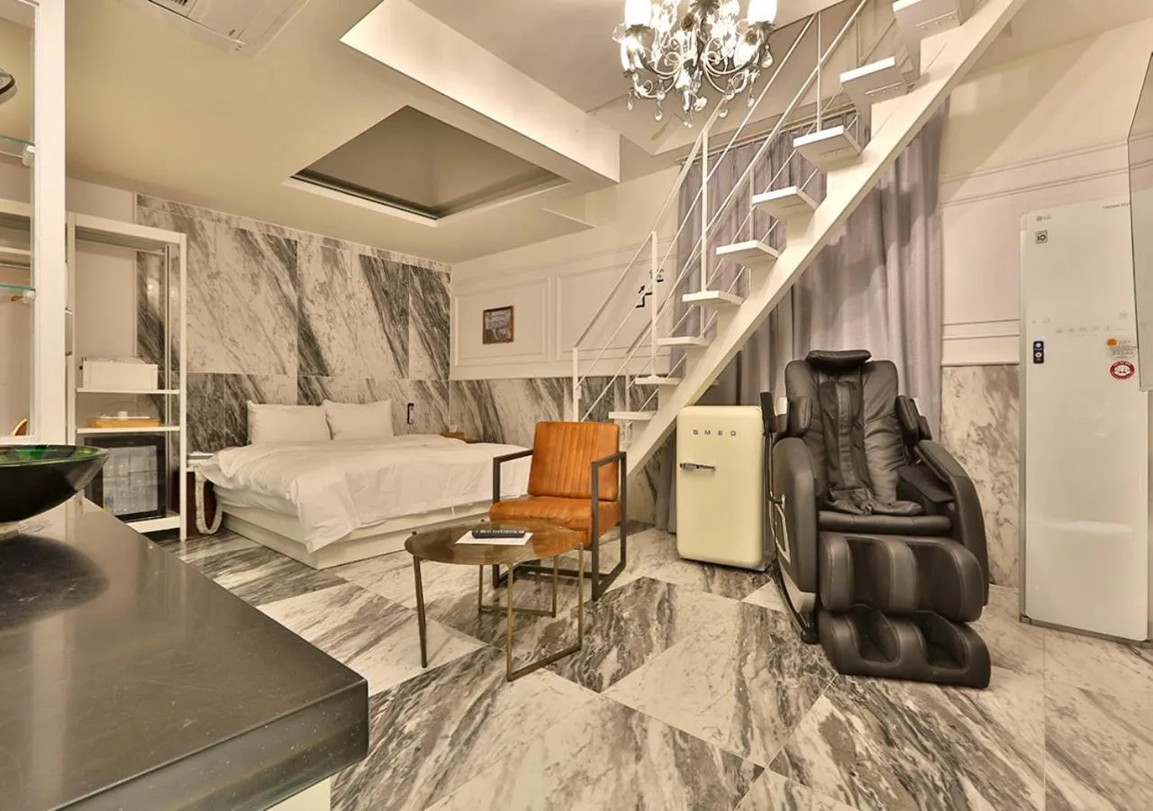 February Hotel Gimhae