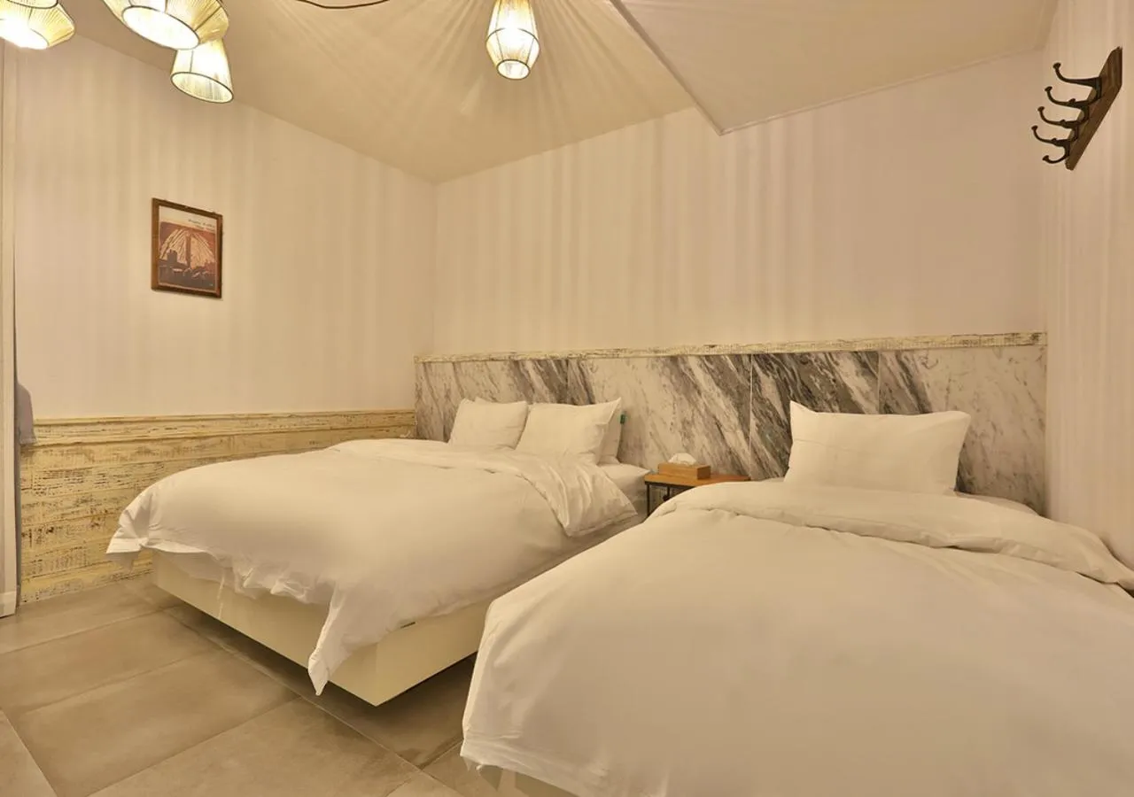 Bed in February Hotel Gimhae