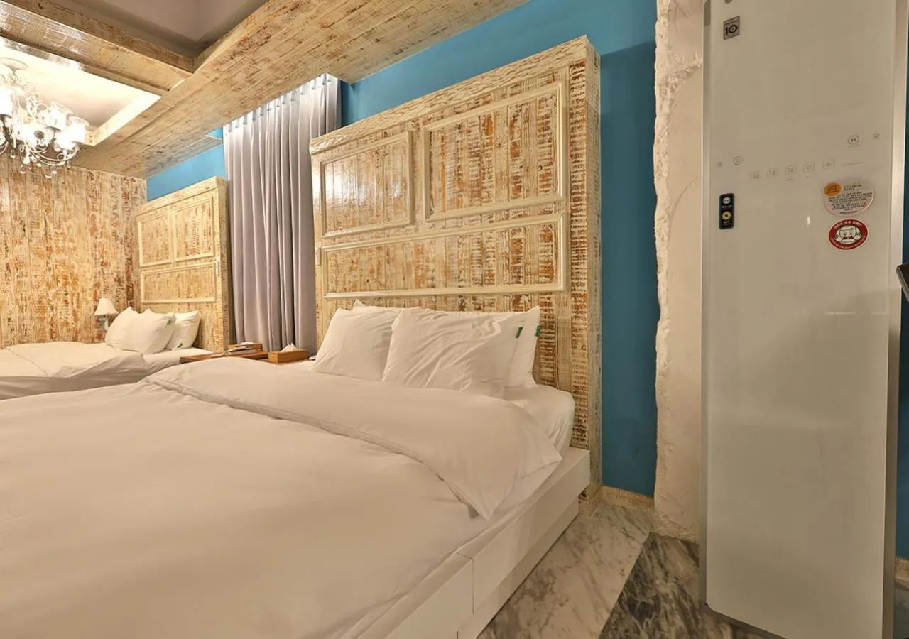 Bed in February Hotel Gimhae