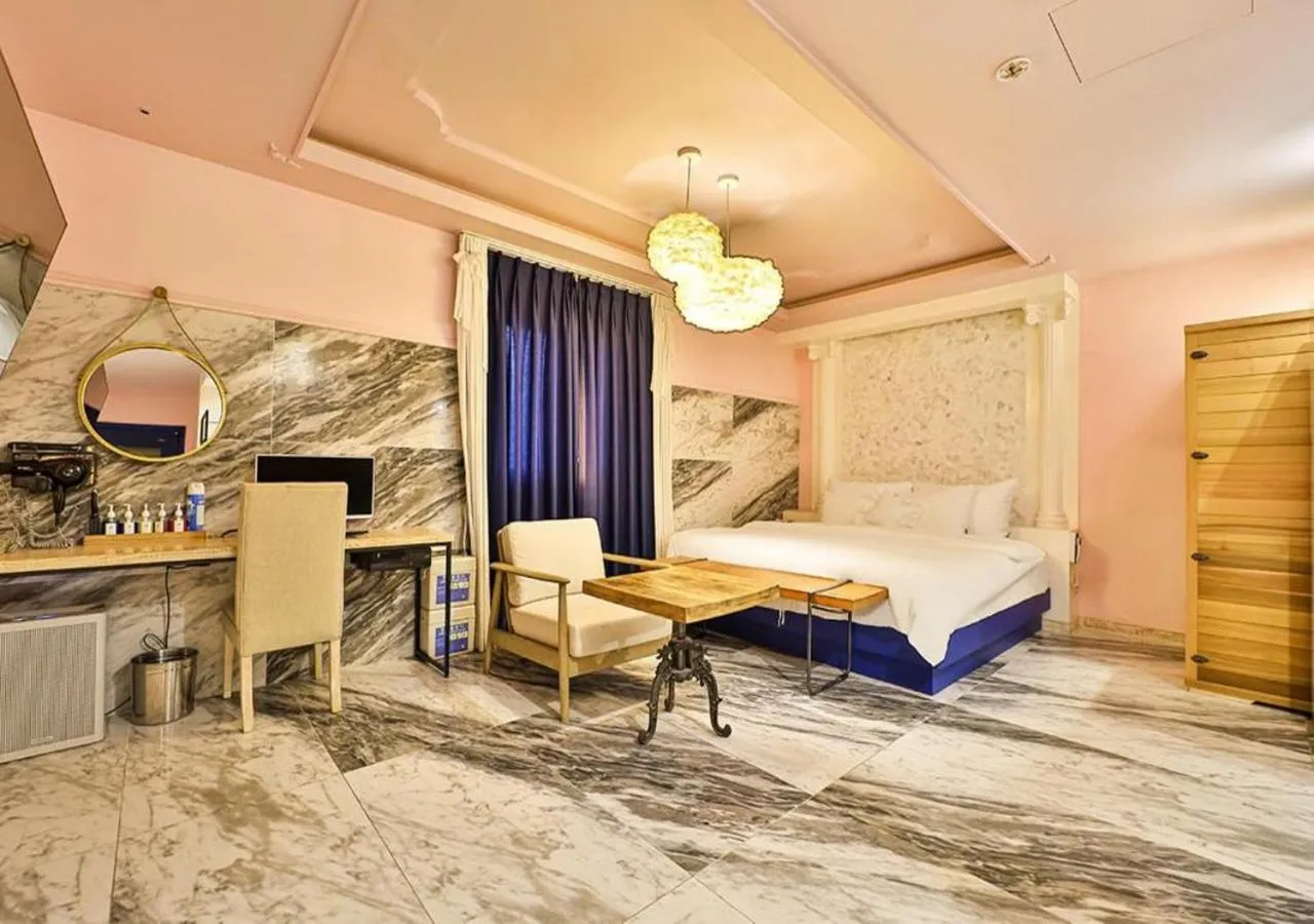 Bed in February Hotel Gimhae