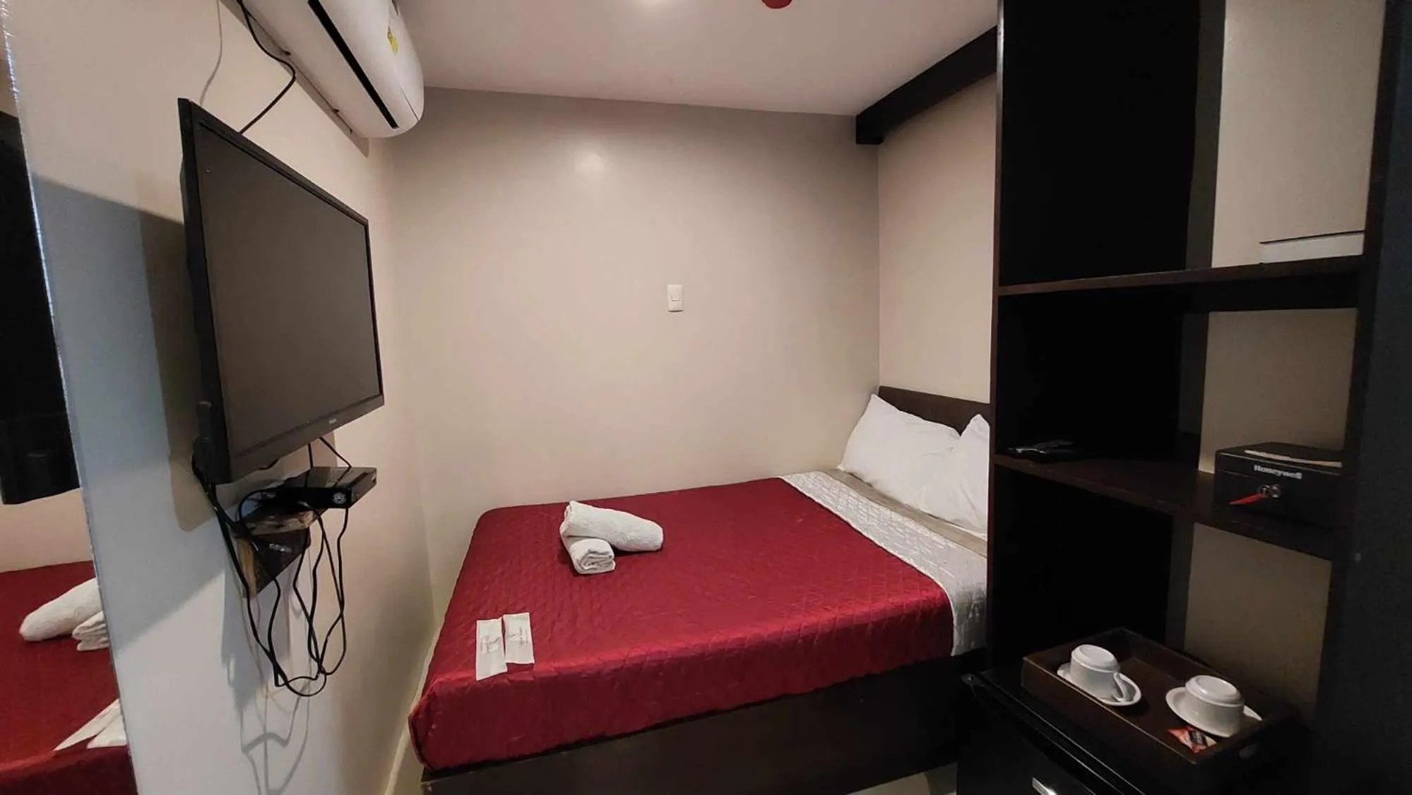 Bed in Regina Hometel