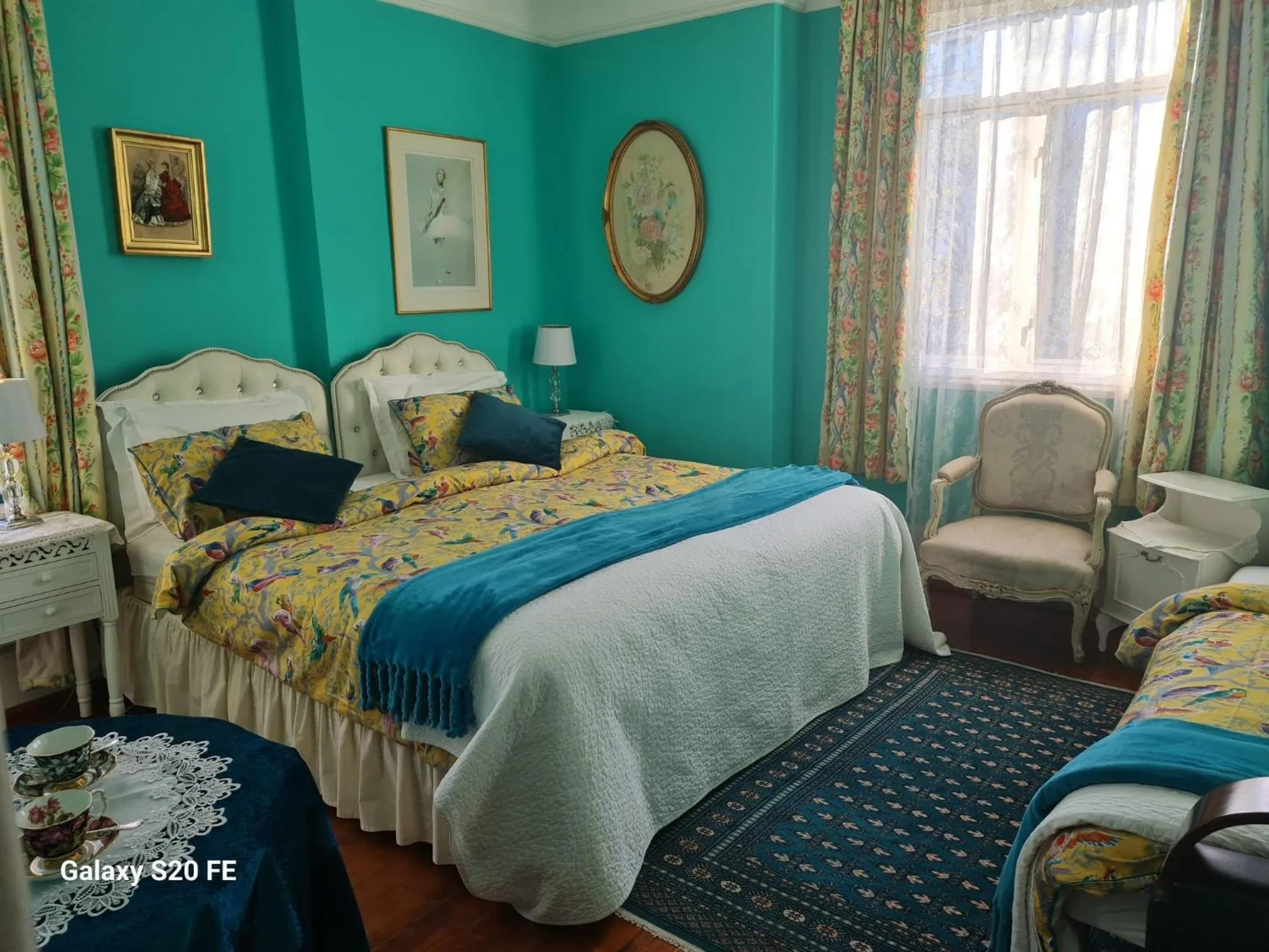 Photo of the whole room, Bed in Dawson Place, Juliette's Bed and Breakfast