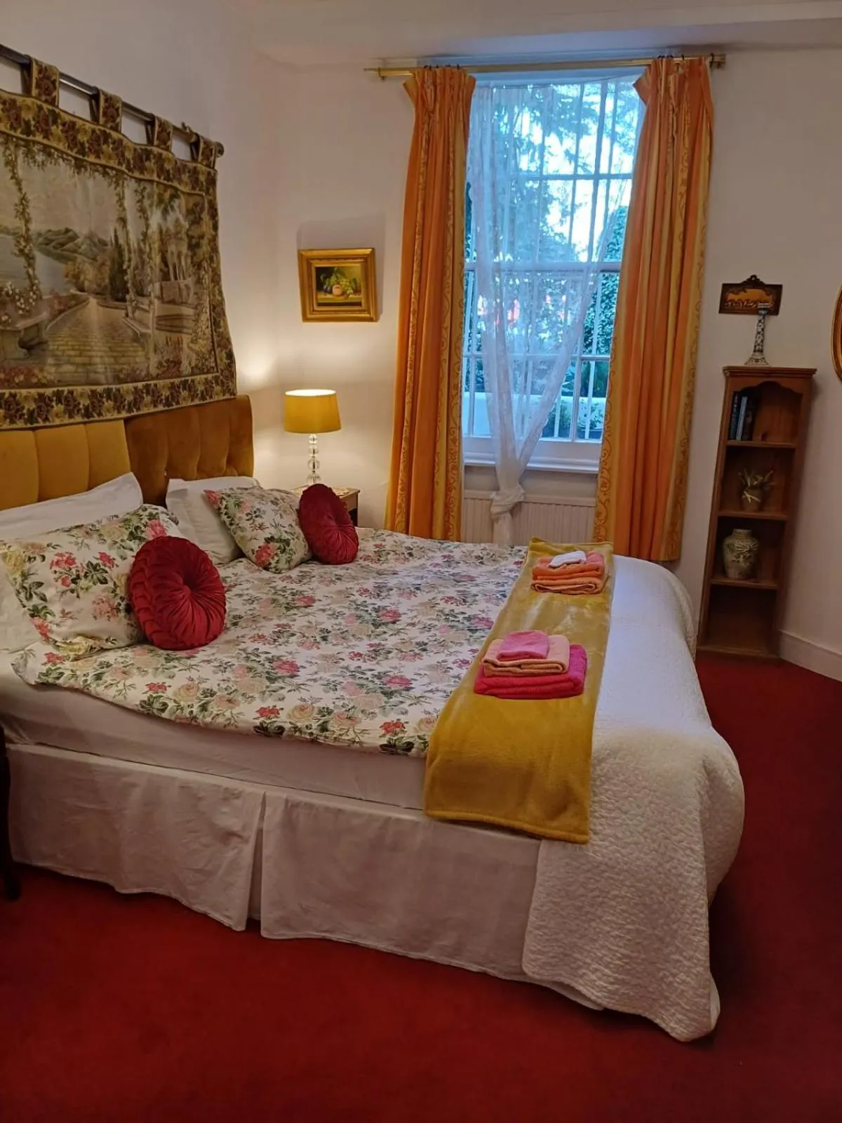 Bed in Dawson Place, Juliette's Bed and Breakfast