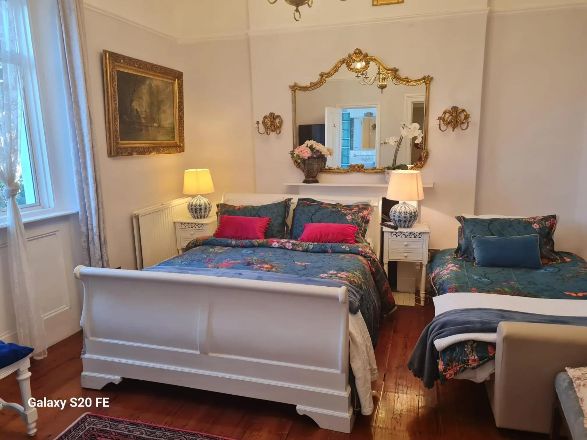 Bedroom, Bed in Dawson Place, Juliette's Bed and Breakfast