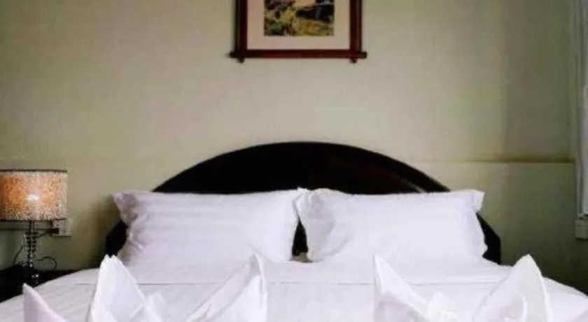 Bed in New Lao Paris Hotel