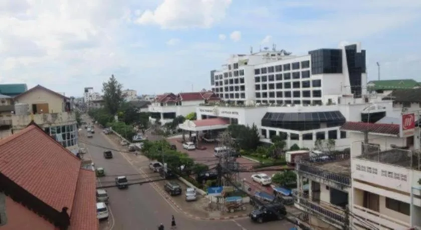New Lao Paris Hotel