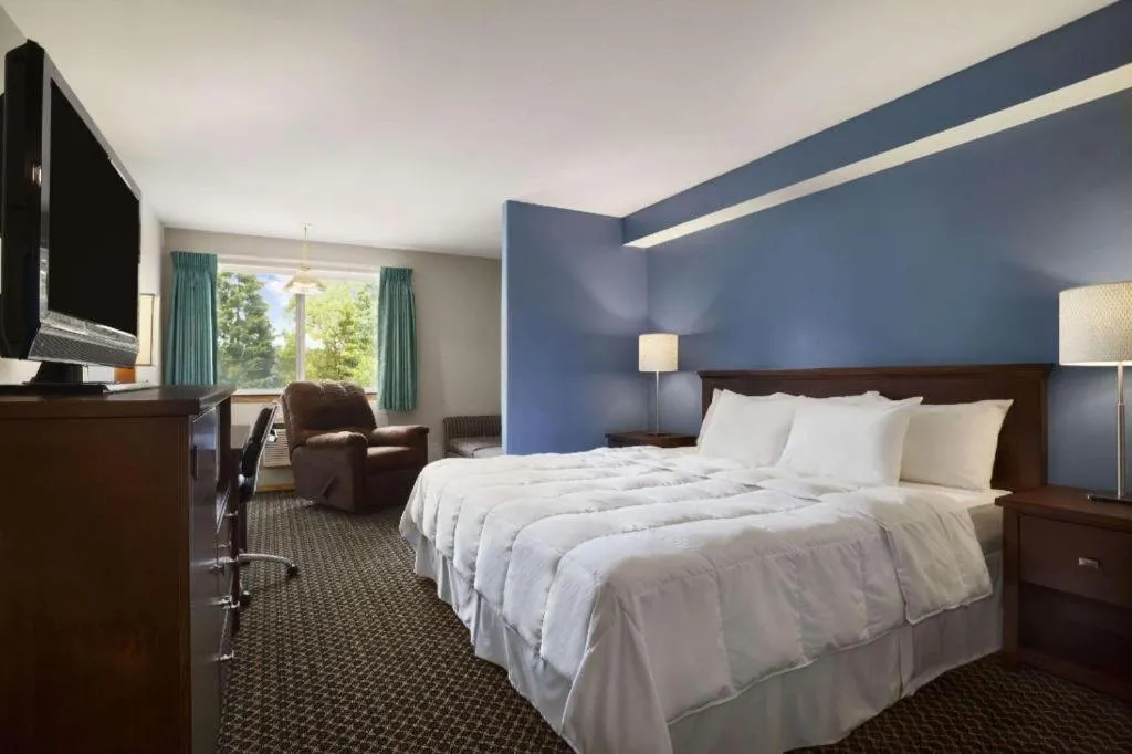 Bed in Days Inn by Wyndham Lacey Olympia Area