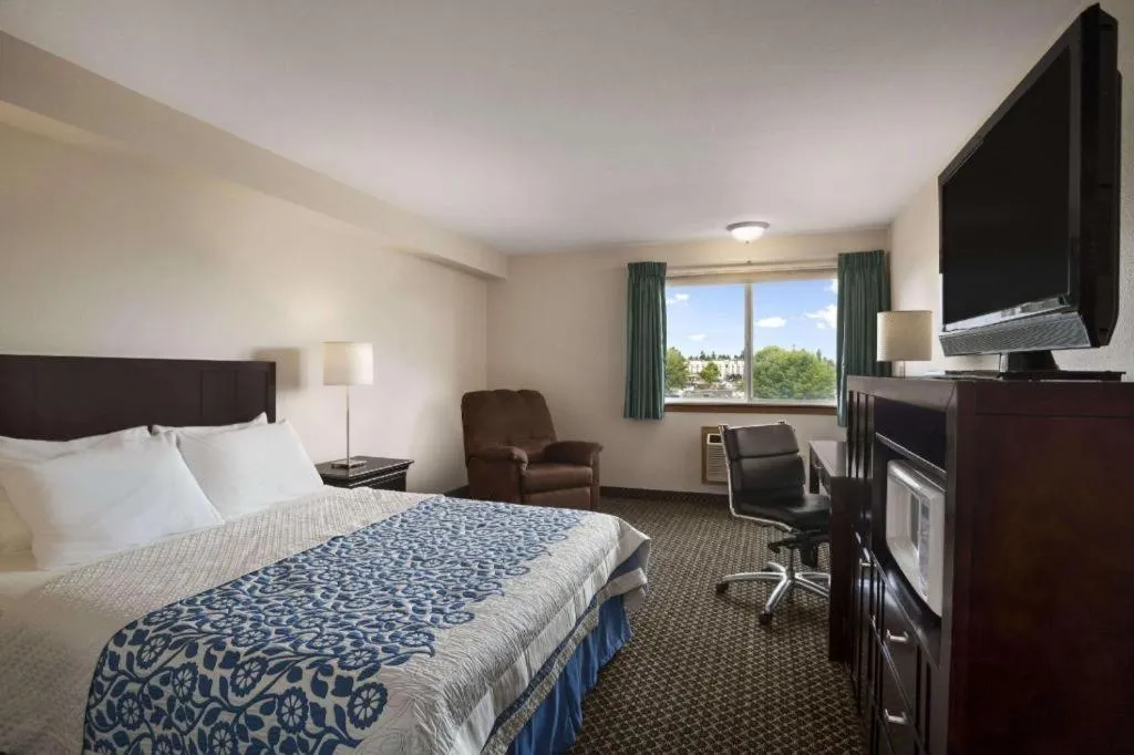 Bed in Days Inn by Wyndham Lacey Olympia Area