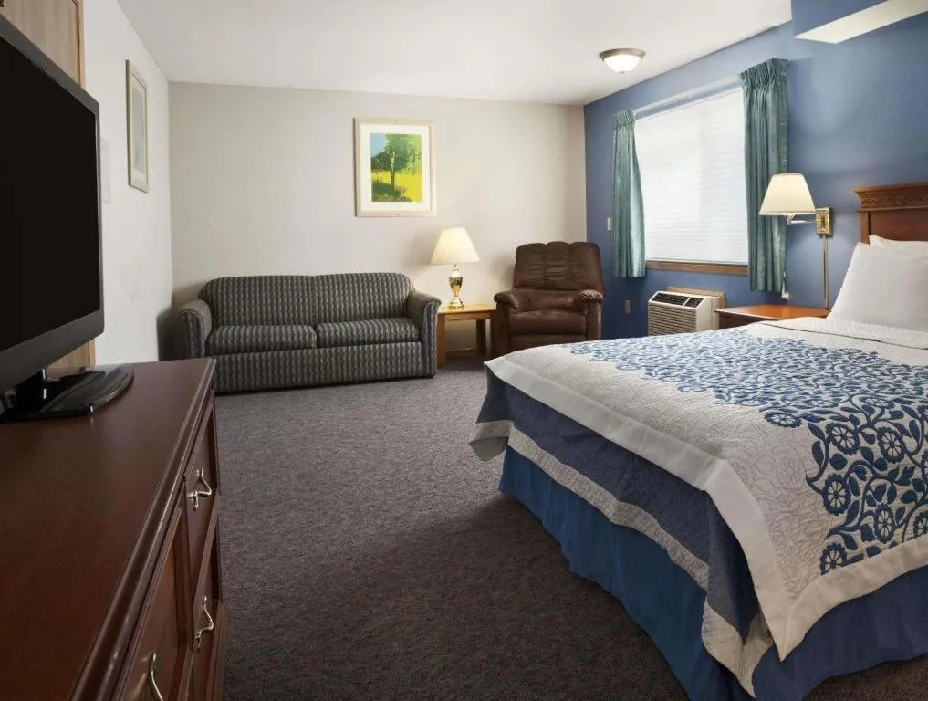 Bed in Days Inn by Wyndham Lacey Olympia Area