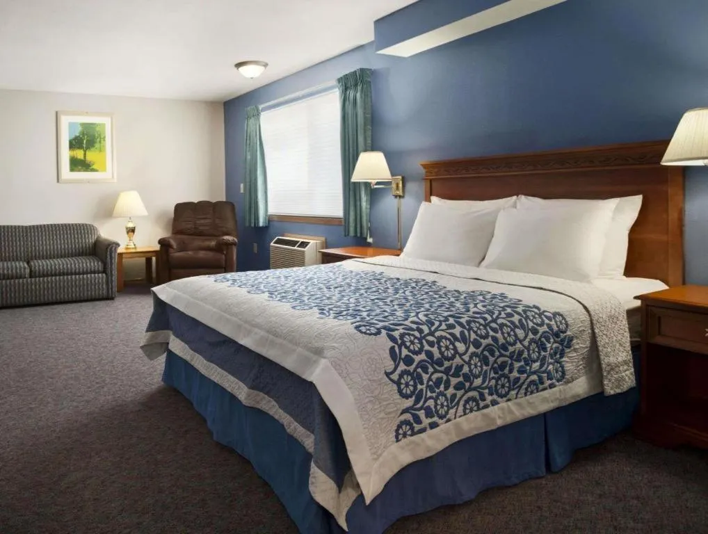 Bed in Days Inn by Wyndham Lacey Olympia Area