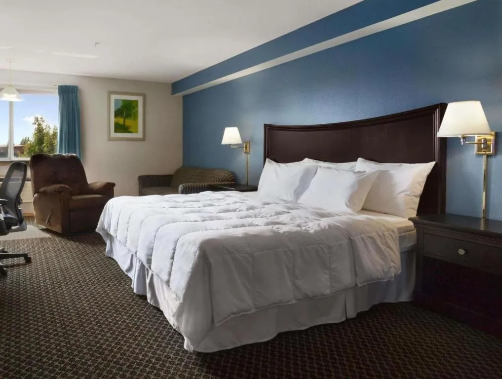 Bed in Days Inn by Wyndham Lacey Olympia Area