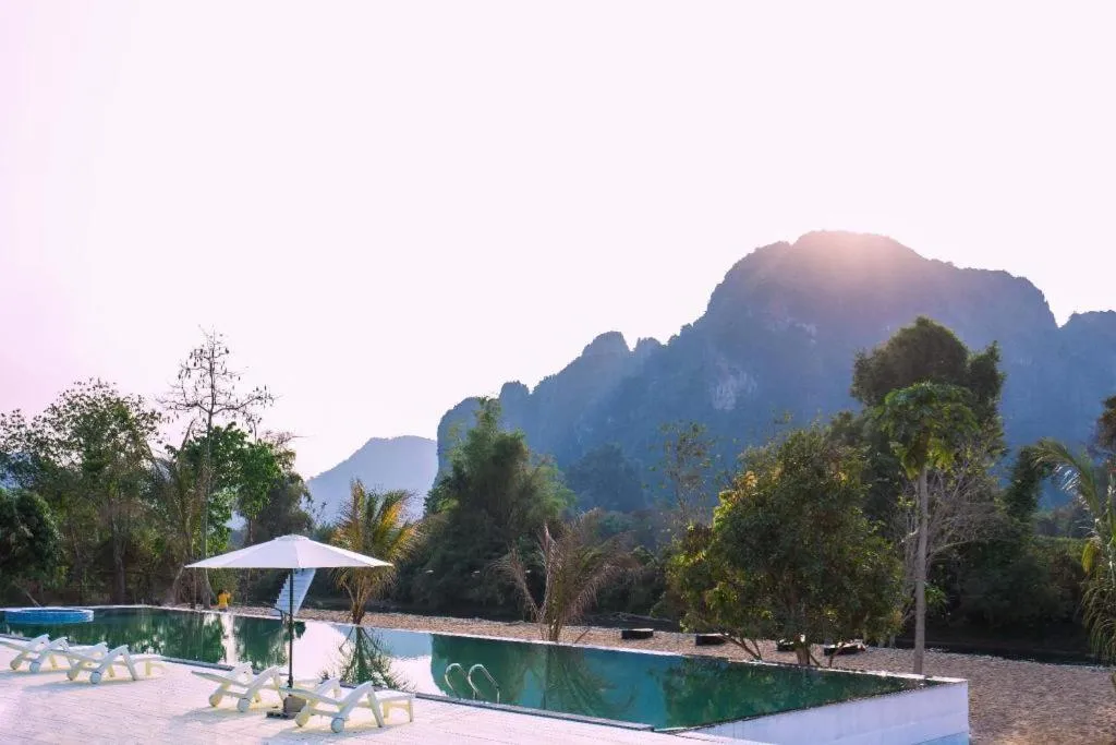 LARNG YAY  Riverview Resort Hotel