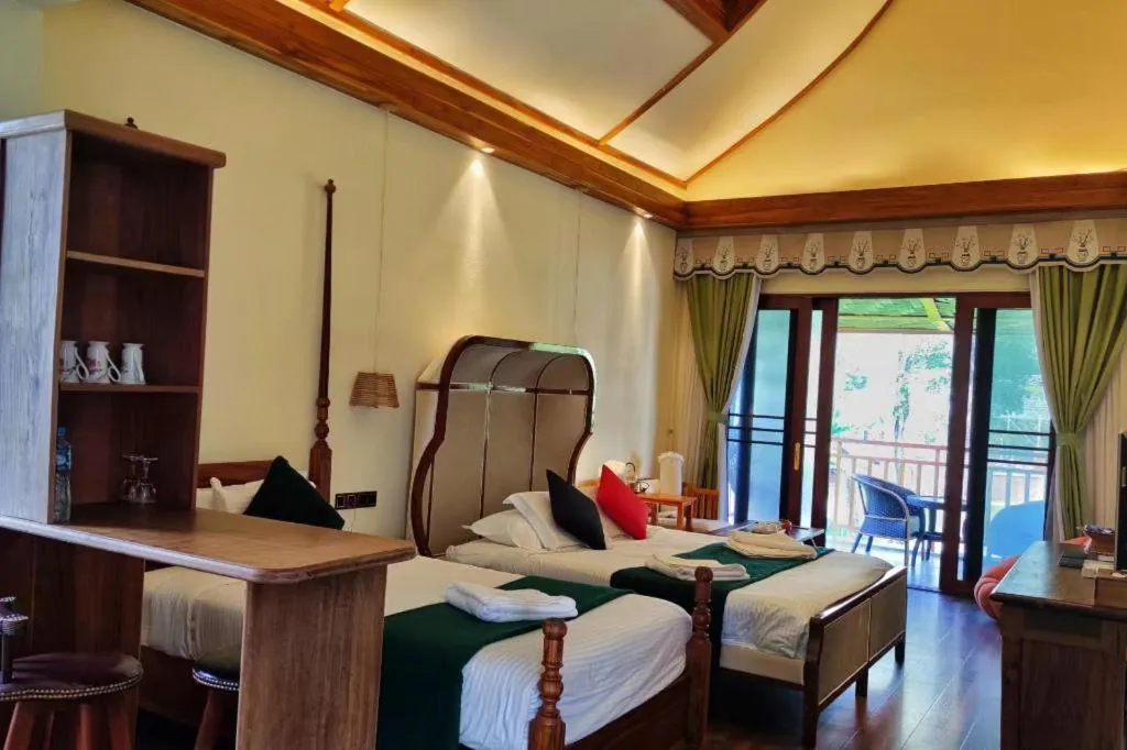 Bed in LARNG YAY  Riverview Resort Hotel