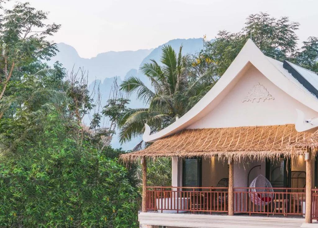 LARNG YAY  Riverview Resort Hotel