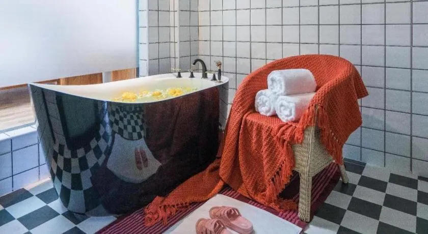 LARNG YAY  Riverview Resort Hotel