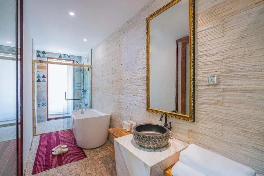 LARNG YAY  Riverview Resort Hotel