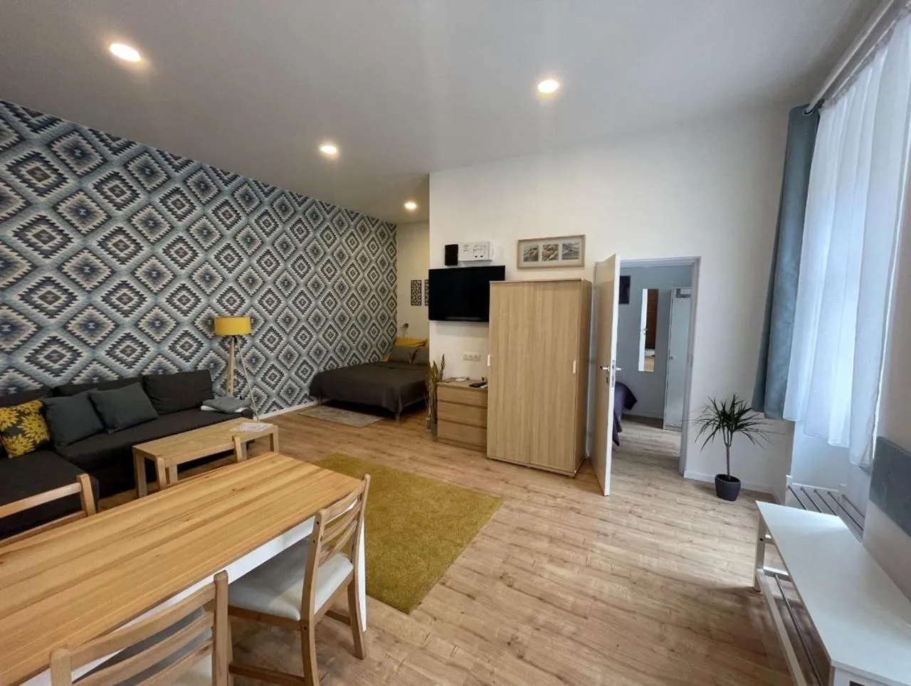 CenterPoint R7 Apartment
