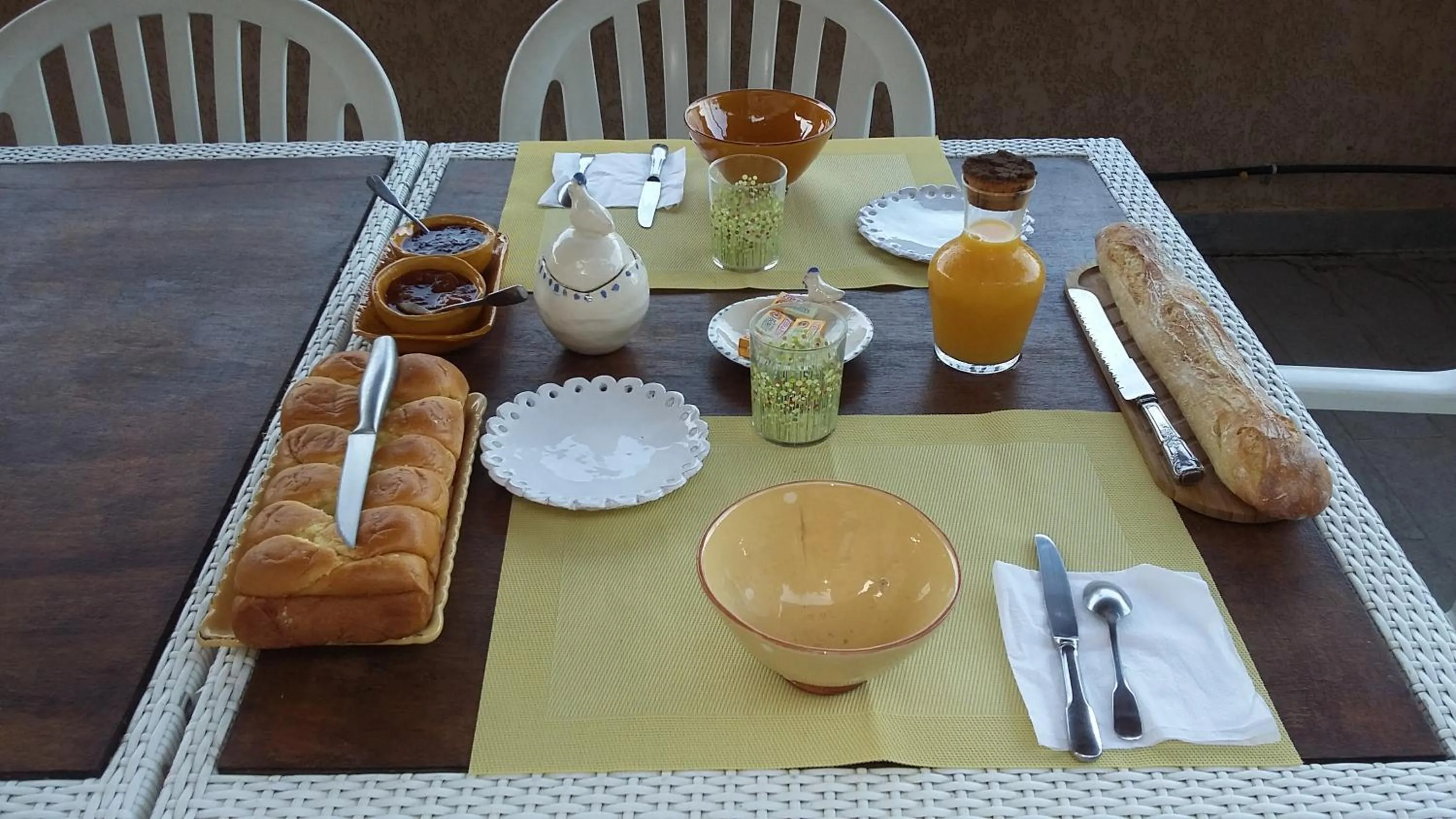 Continental breakfast in B&B La Campagne