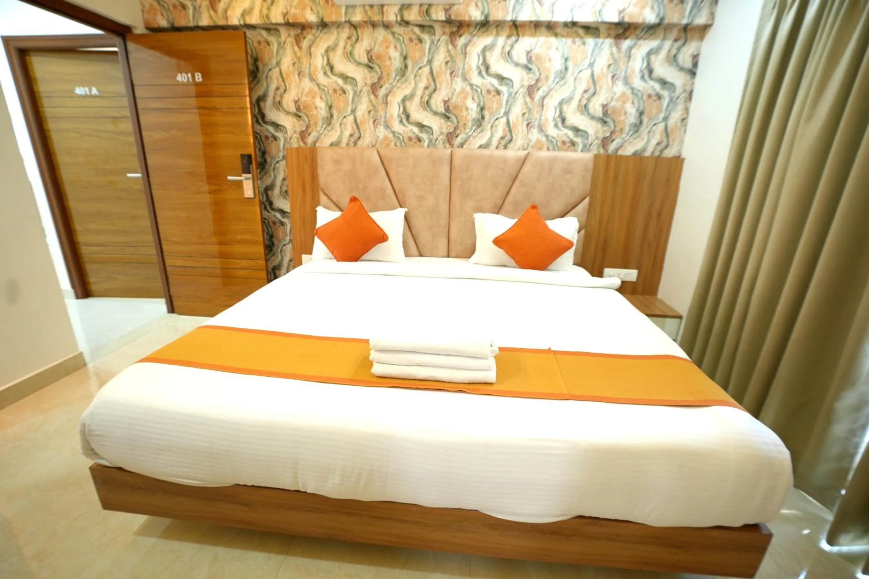 Bed in Hotel Viola Suites Madhapur, Business Hotel