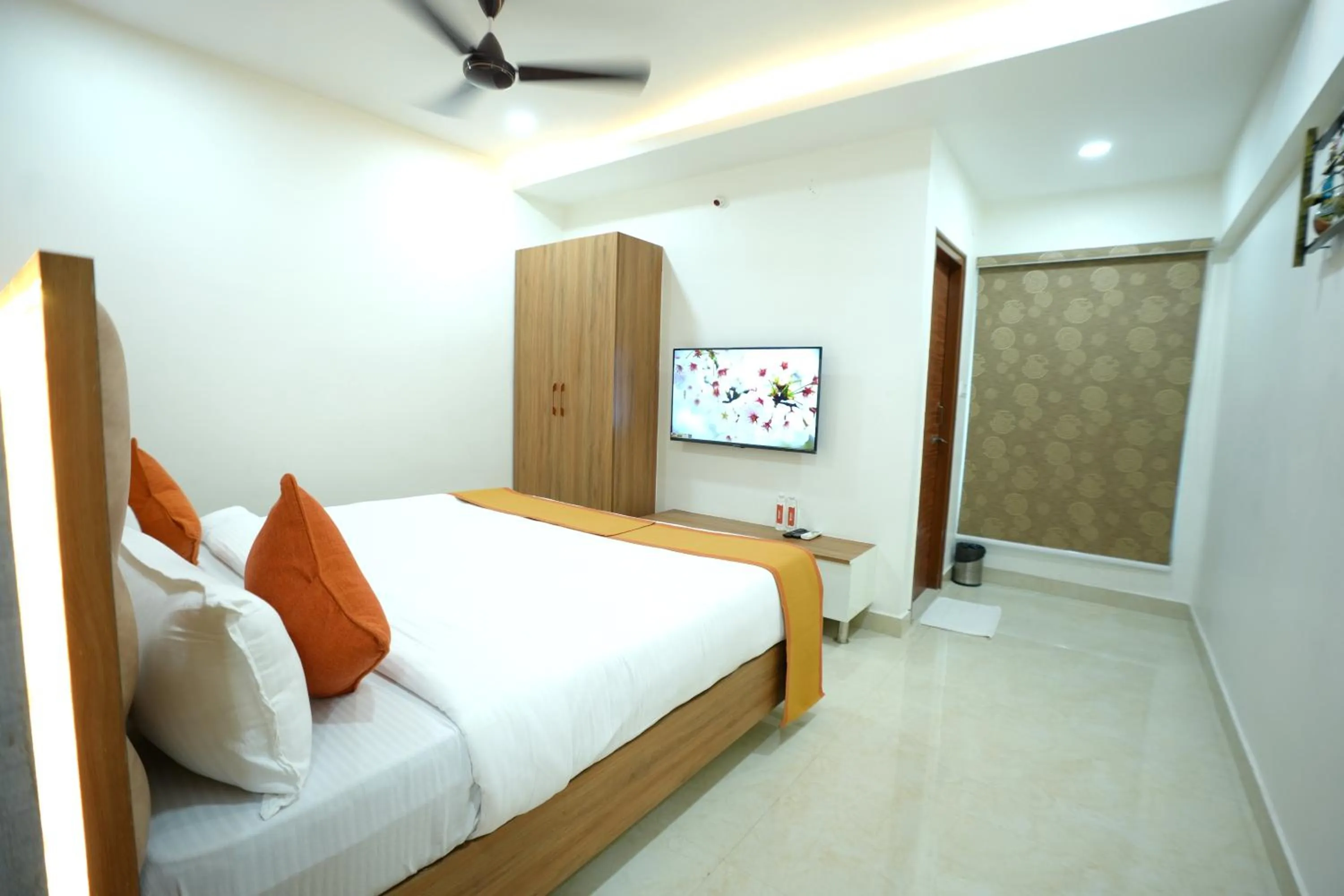 Bed in Hotel Viola Suites Madhapur, Business Hotel