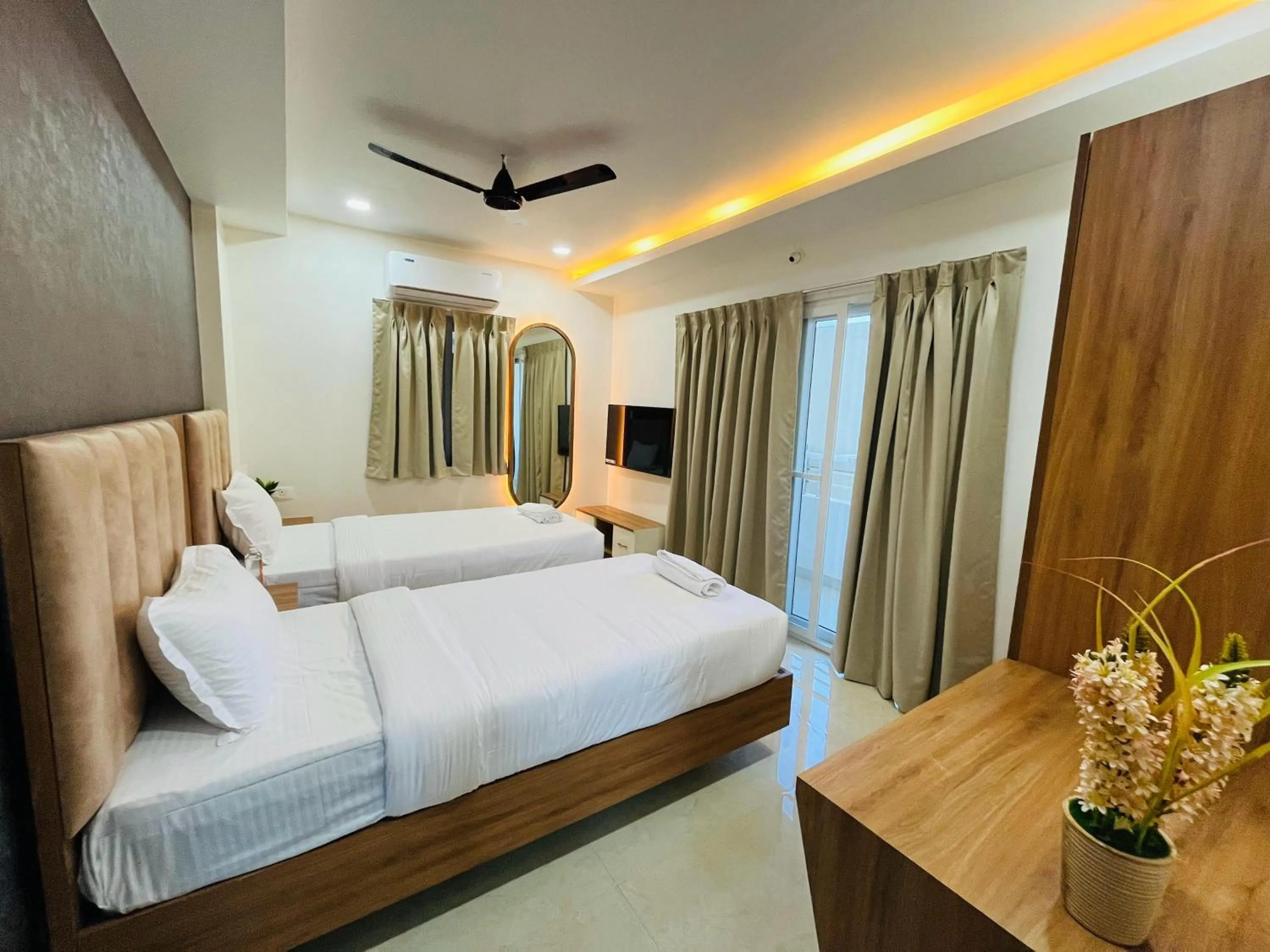 Bed in Hotel Viola Suites Madhapur, Business Hotel
