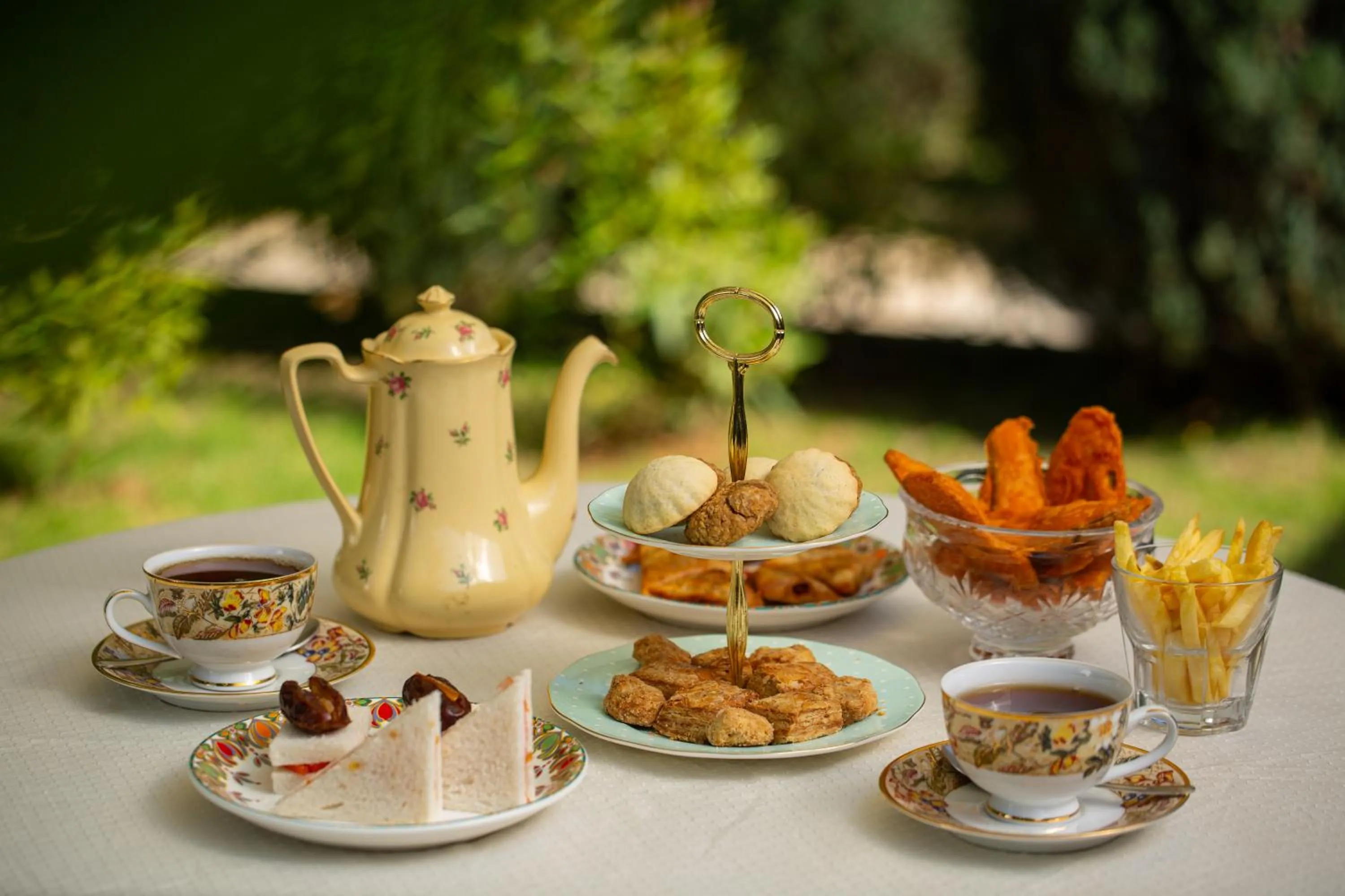 Restaurant/places to eat in Marlihill Bungalow - A CGH Earth SAHA Experience