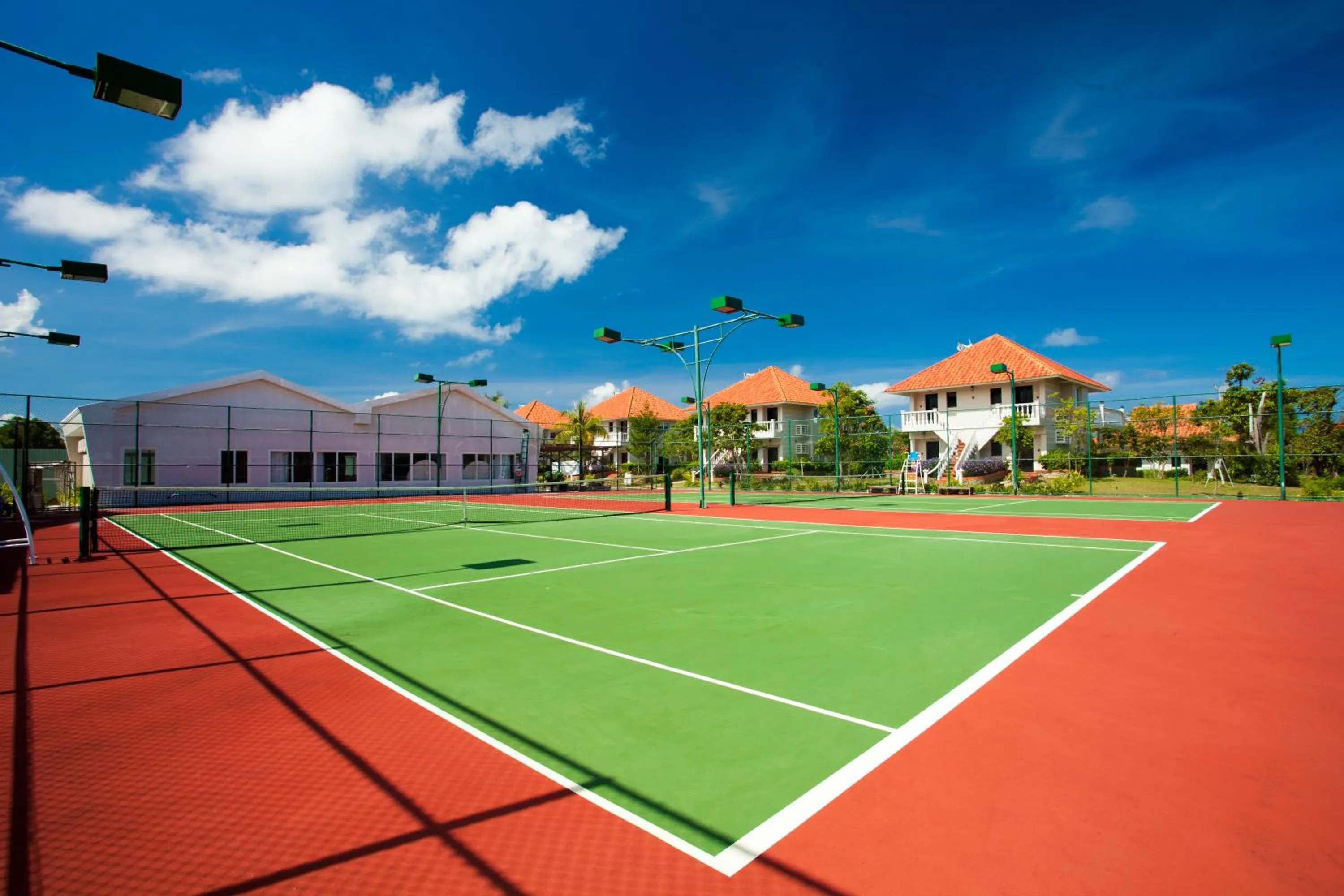 Tennis court in Mercury Phu Quoc Resort & Villas