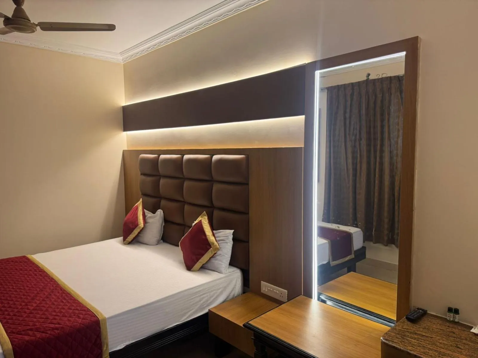 Bedroom, Bed in HOTEL SRIMANIYA