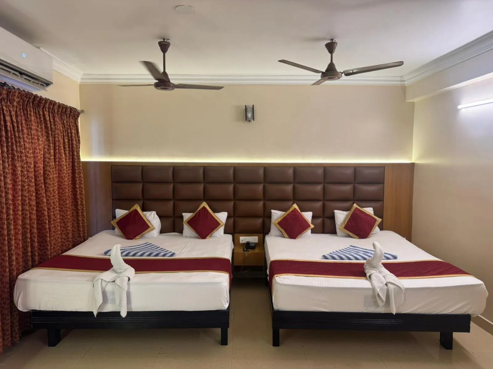 Bedroom, Bed in HOTEL SRIMANIYA