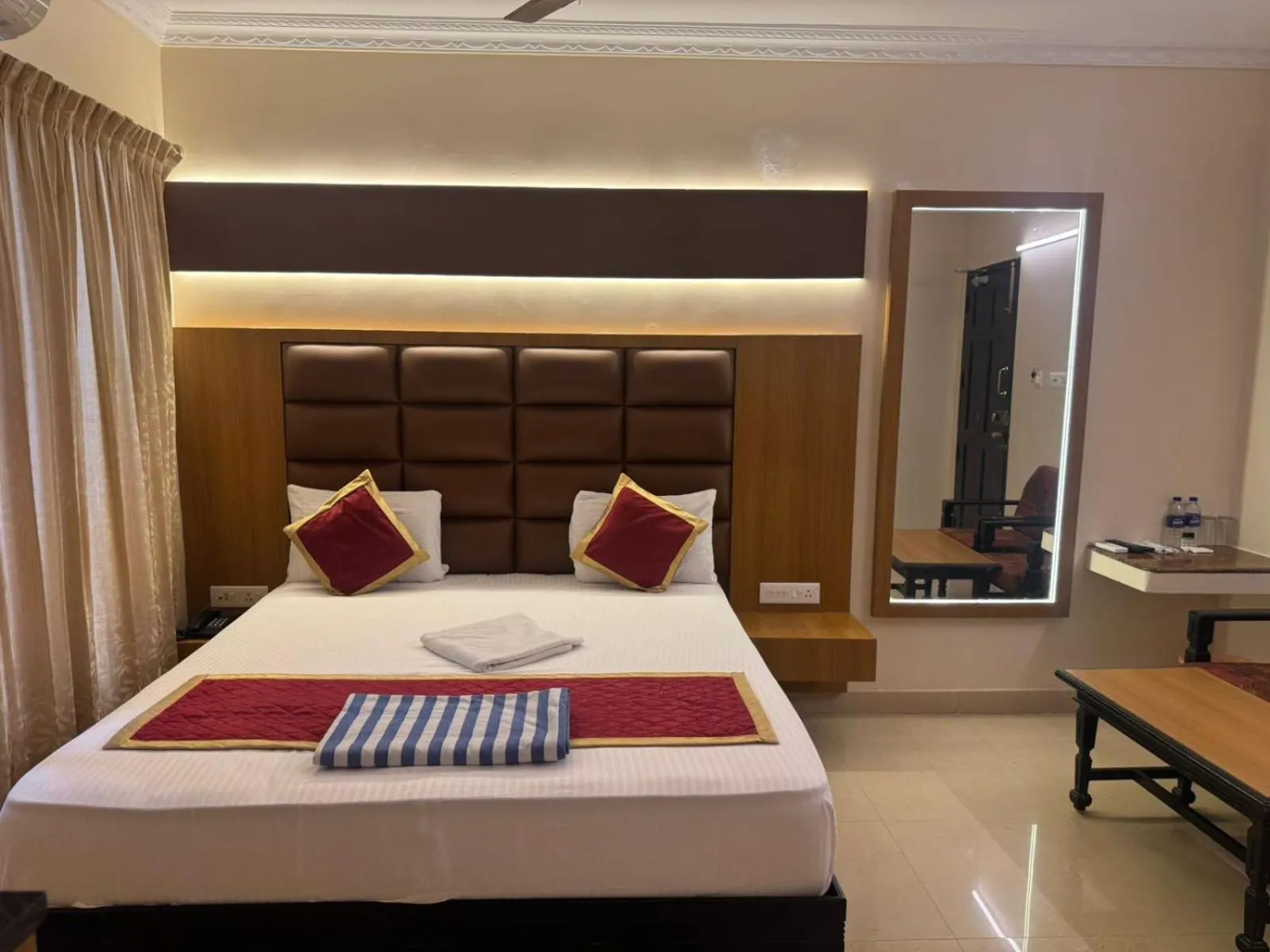 Bedroom, Bed in HOTEL SRIMANIYA