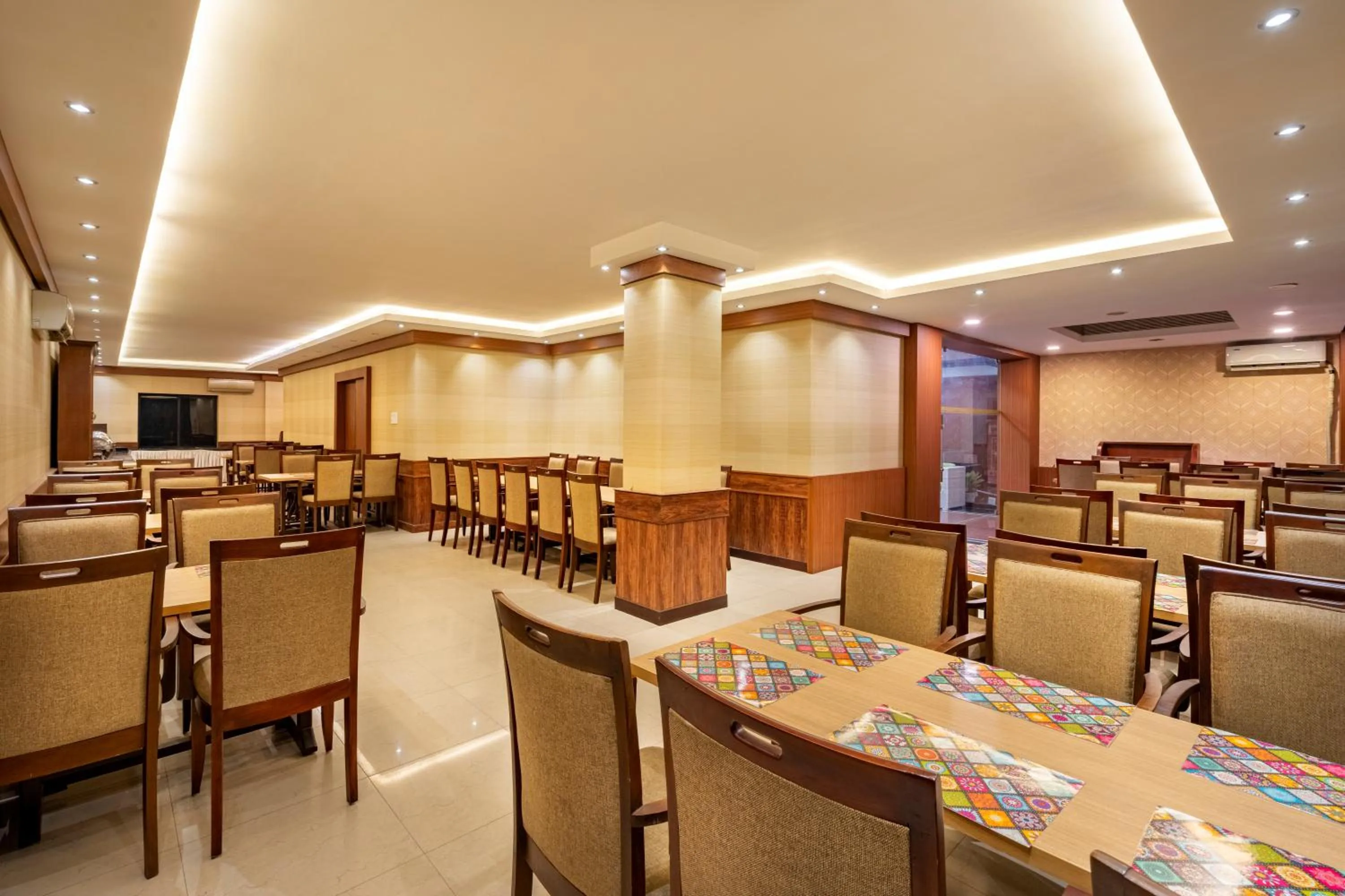 Restaurant/places to eat in Daan Orchid Residency