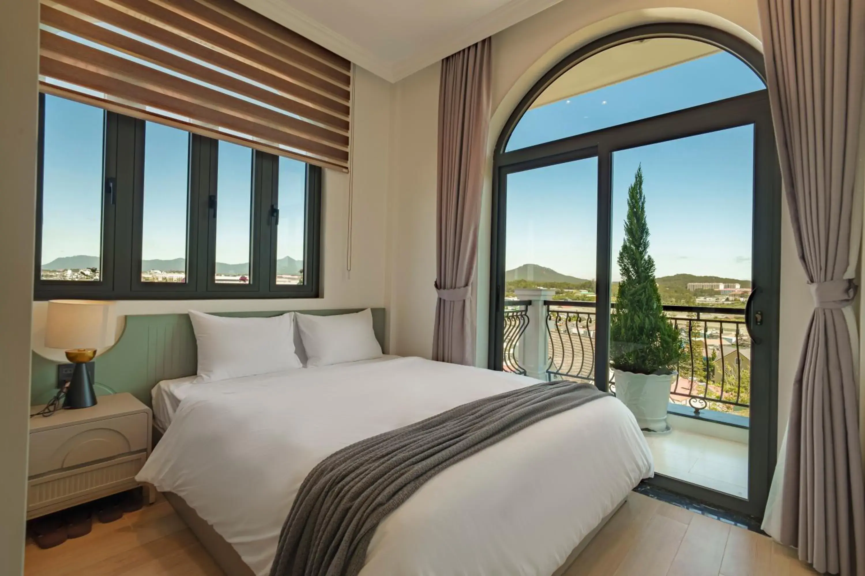 Queen Room with Balcony in Storij Home & Coffee Queen Room with Balcony in Storij Home & Coffee