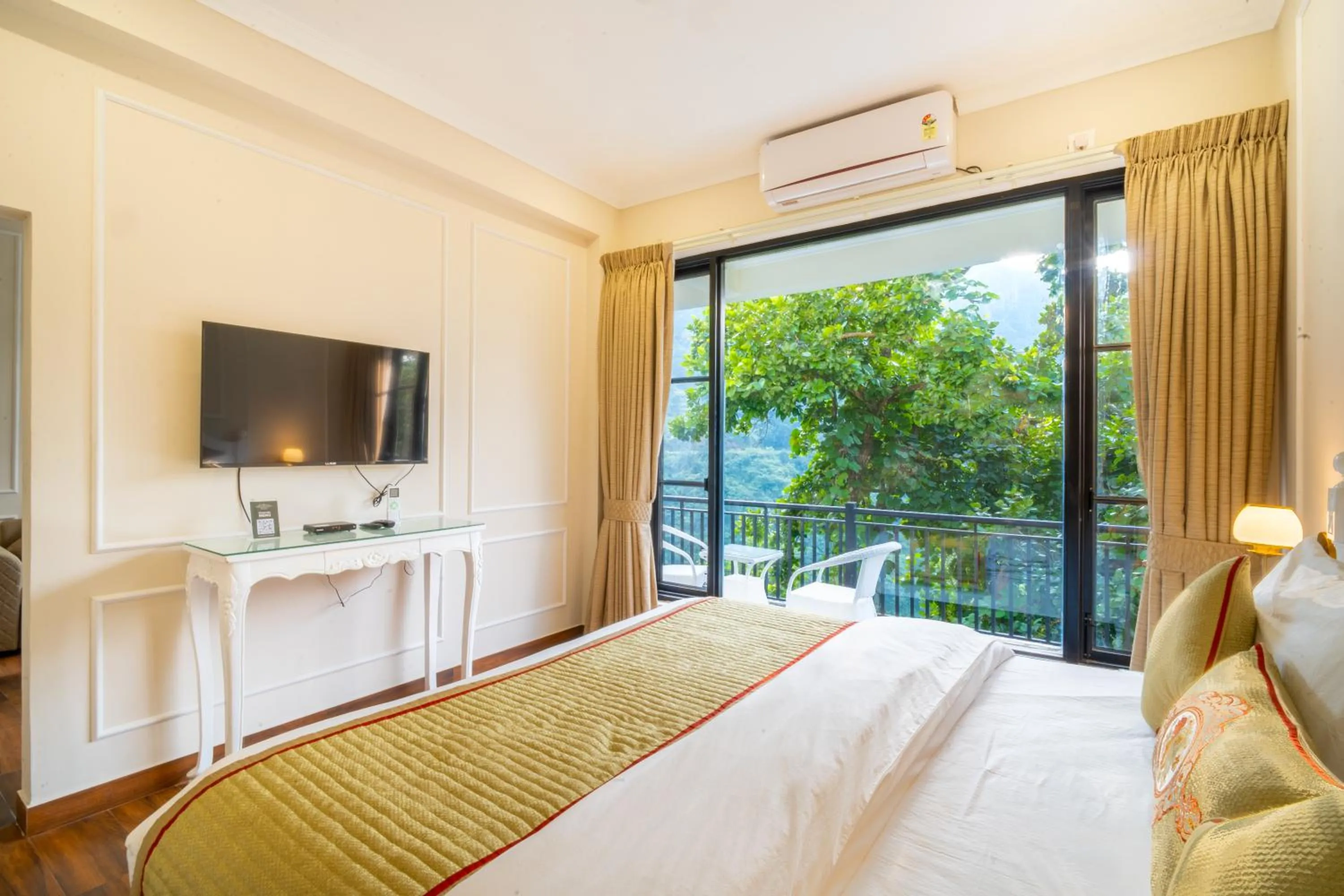 Natural landscape, Bed in Marten's Wilderness Retreat