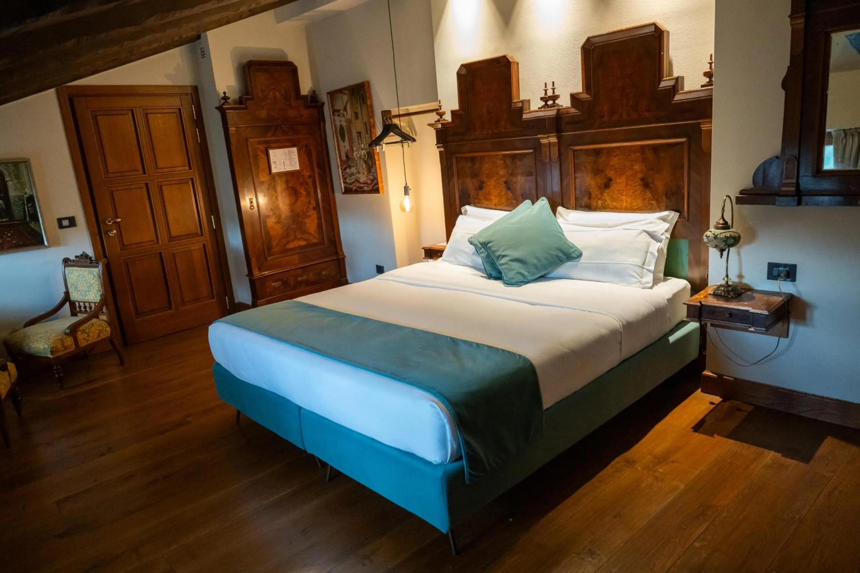 Photo of the whole room, Bed in 1448 Antica Dimora Al Merlo Bianco