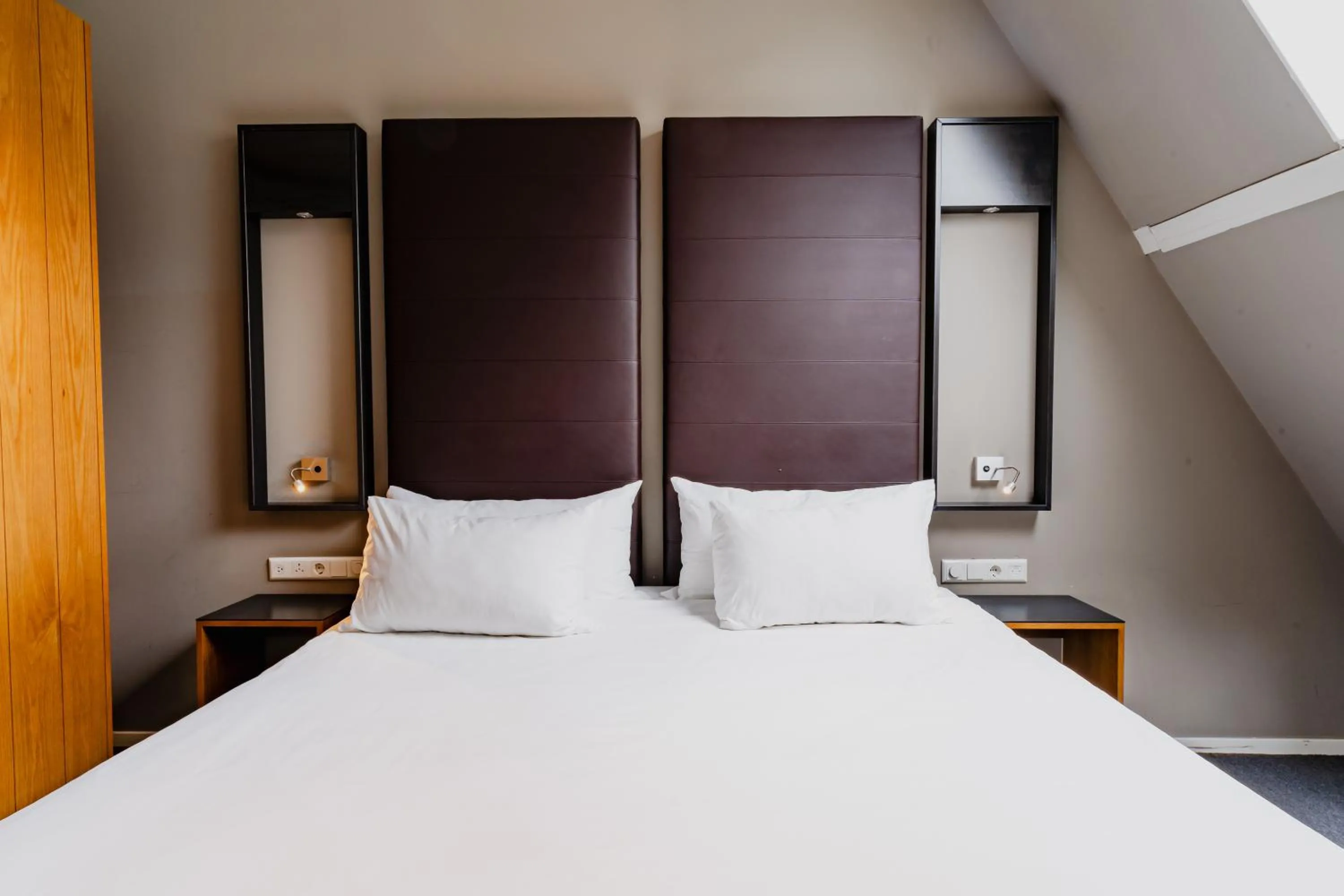 Bed in Apartments De Hallen