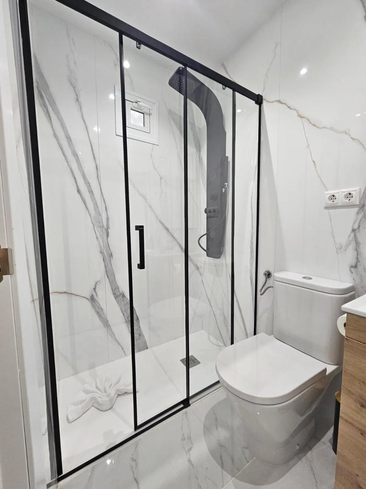 Shower in Nueva PENSION CIBELES