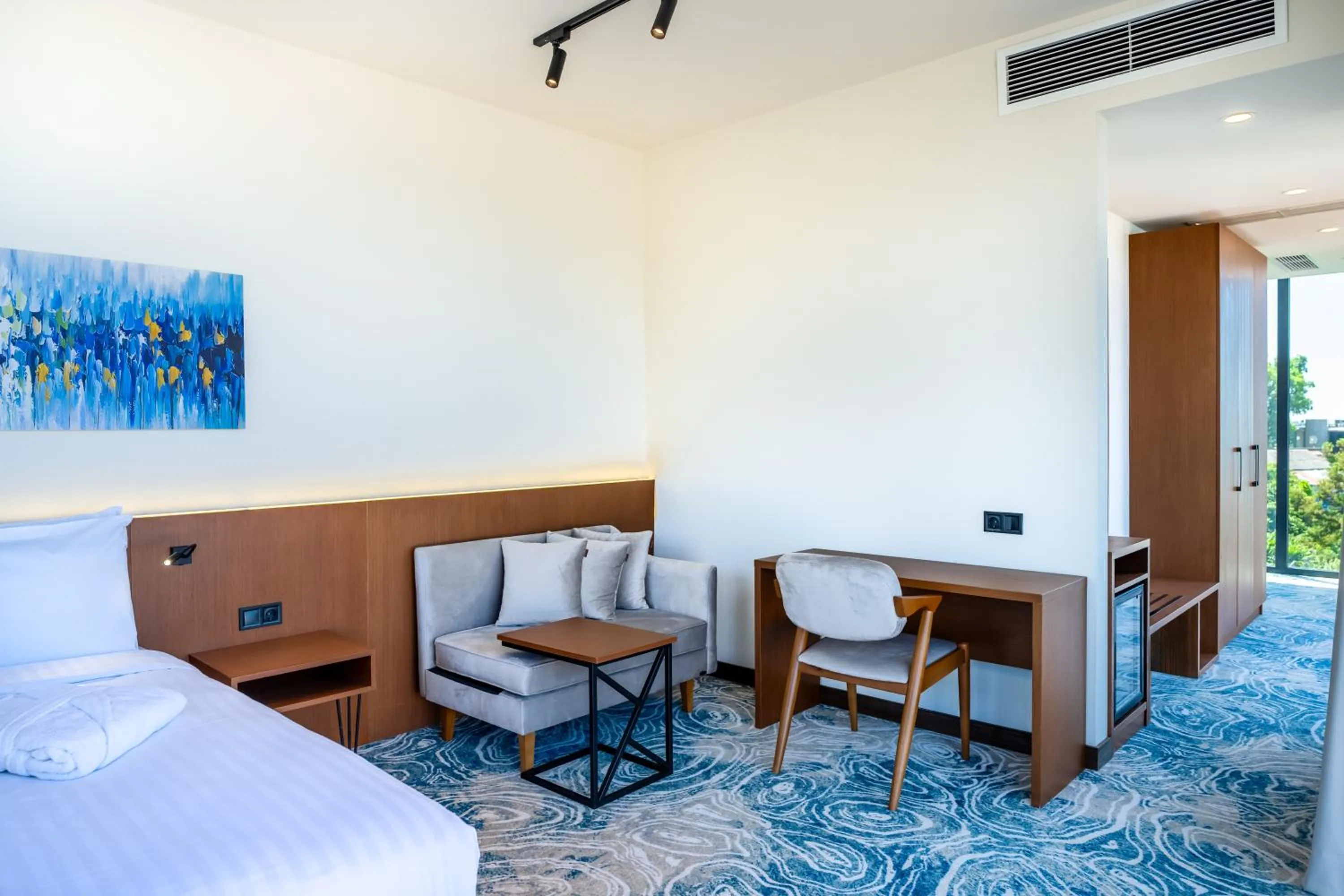 Seating area, Bed in GREENWOOD