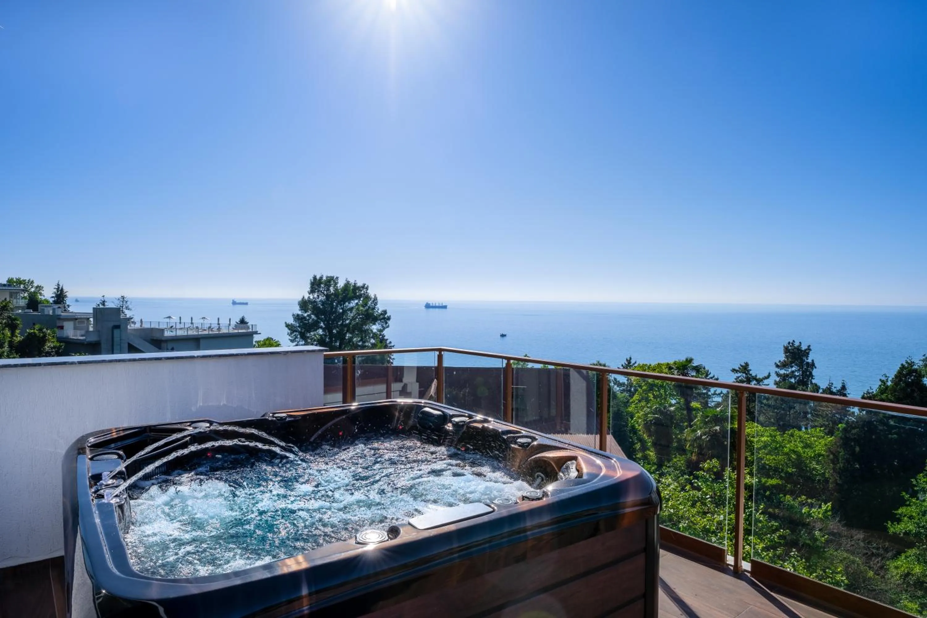 Hot Tub in GREENWOOD