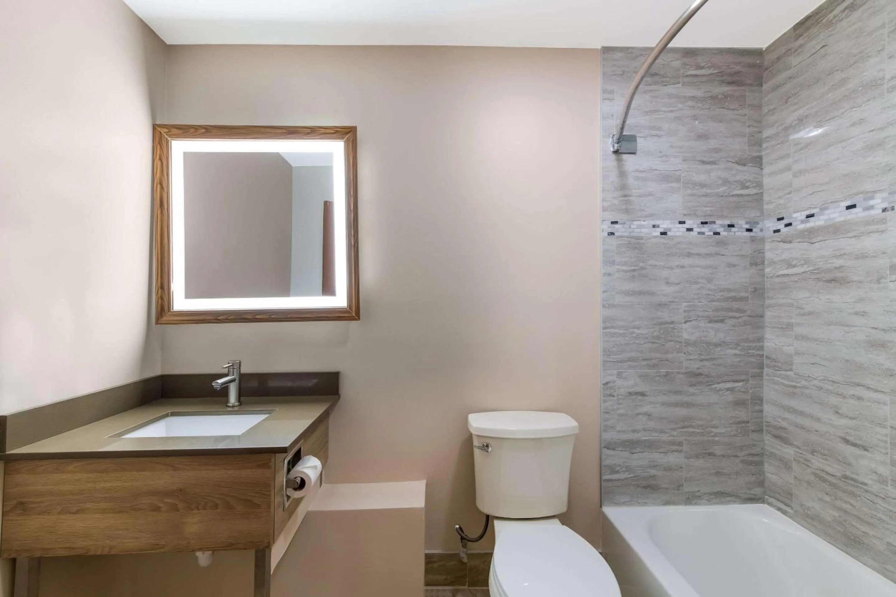 Bathroom in Econo Lodge Inn & Suites on the River