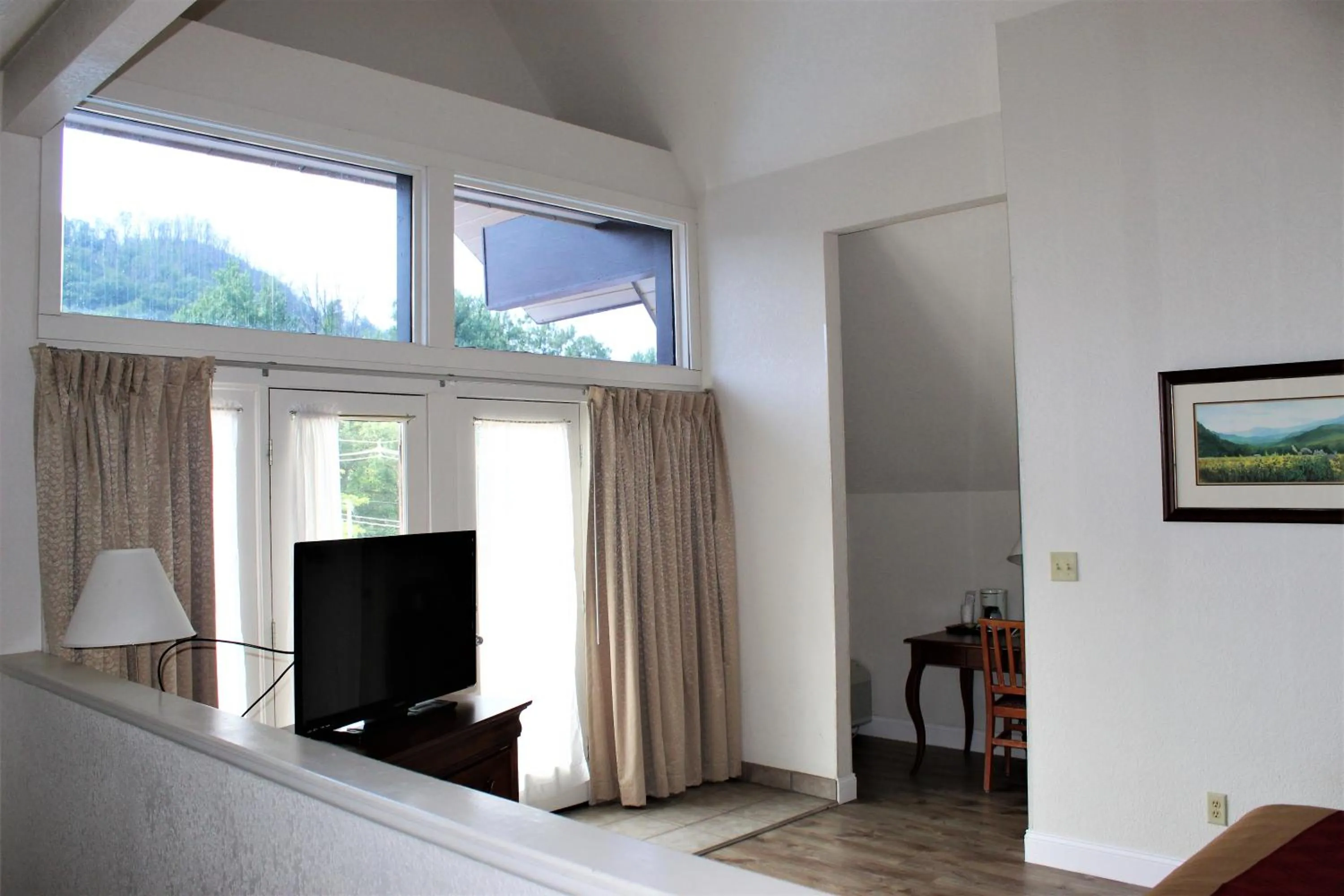 Bedroom in Econo Lodge Inn & Suites on the River